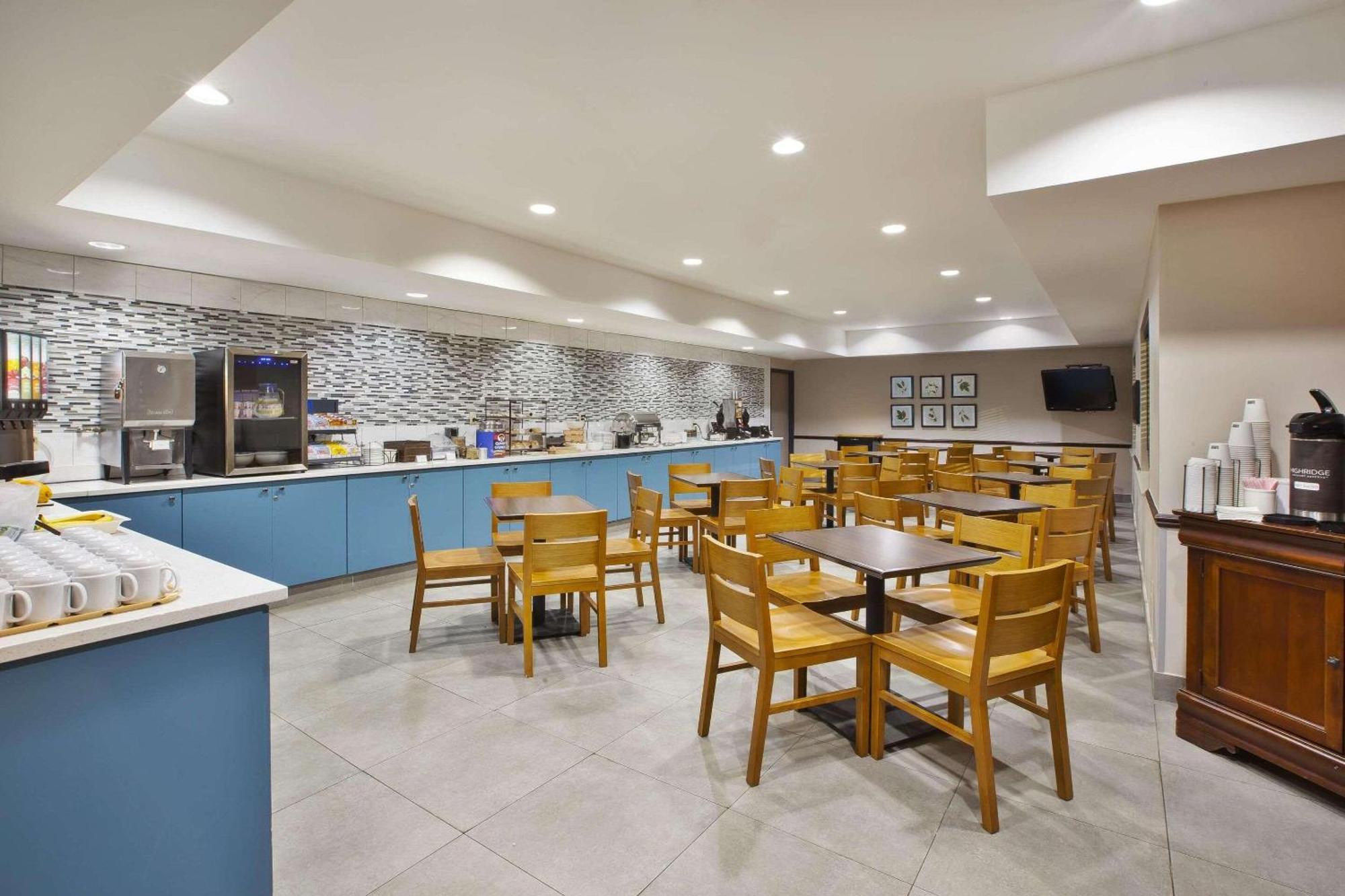 Country Inn & Suites By Radisson, Big Rapids, Mi Zewnętrze zdjęcie