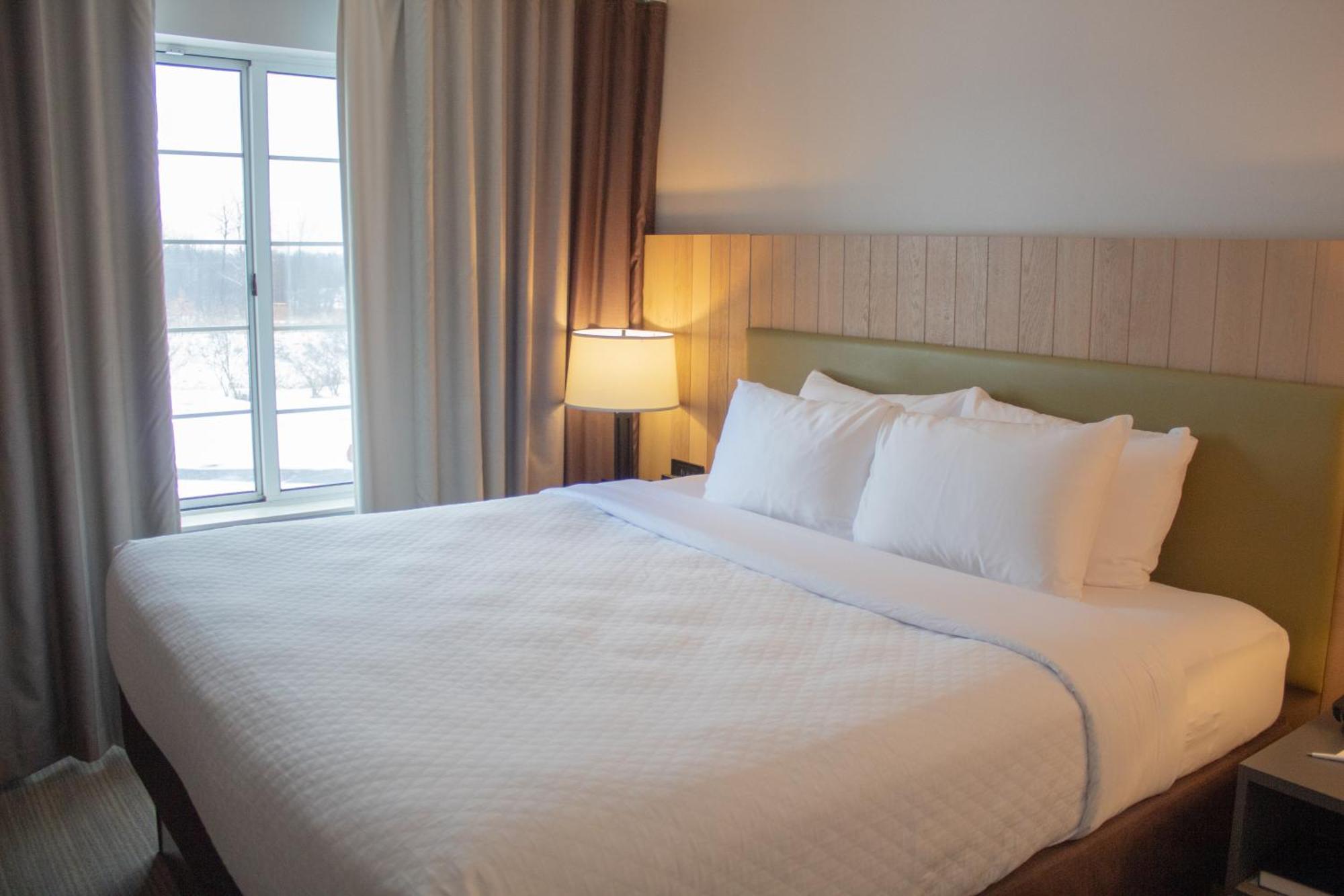 Country Inn & Suites By Radisson, Big Rapids, Mi Zewnętrze zdjęcie