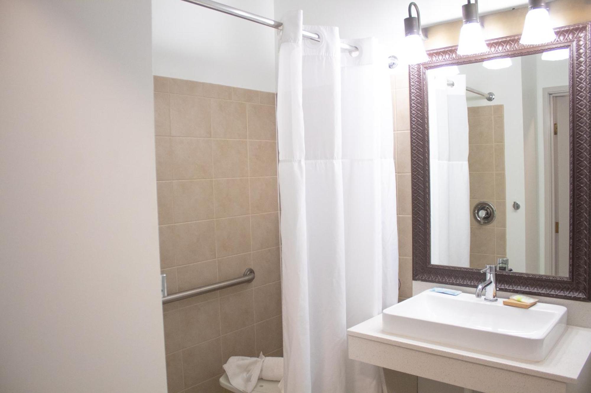 Country Inn & Suites By Radisson, Big Rapids, Mi Zewnętrze zdjęcie