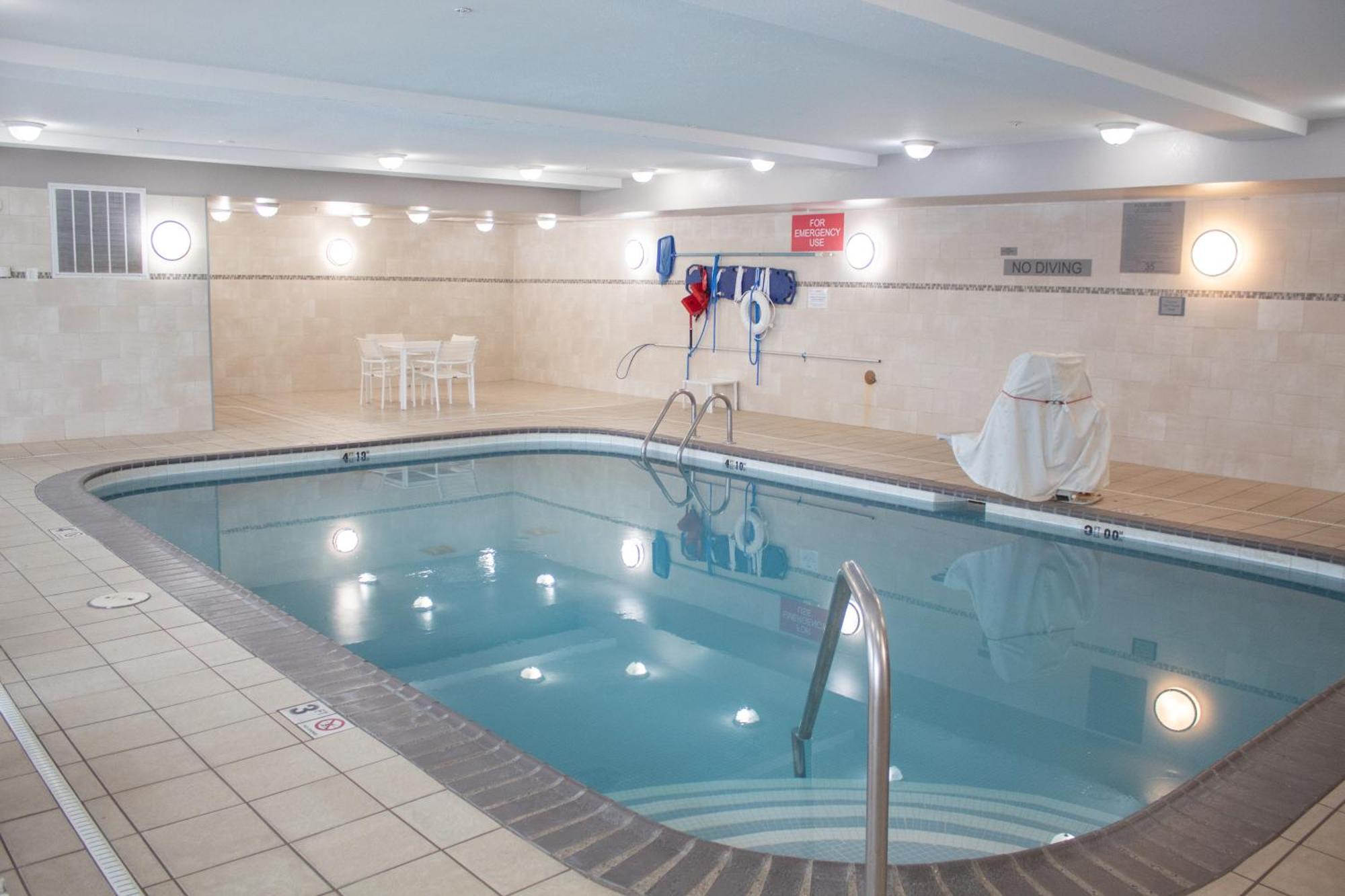 Country Inn & Suites By Radisson, Big Rapids, Mi Zewnętrze zdjęcie